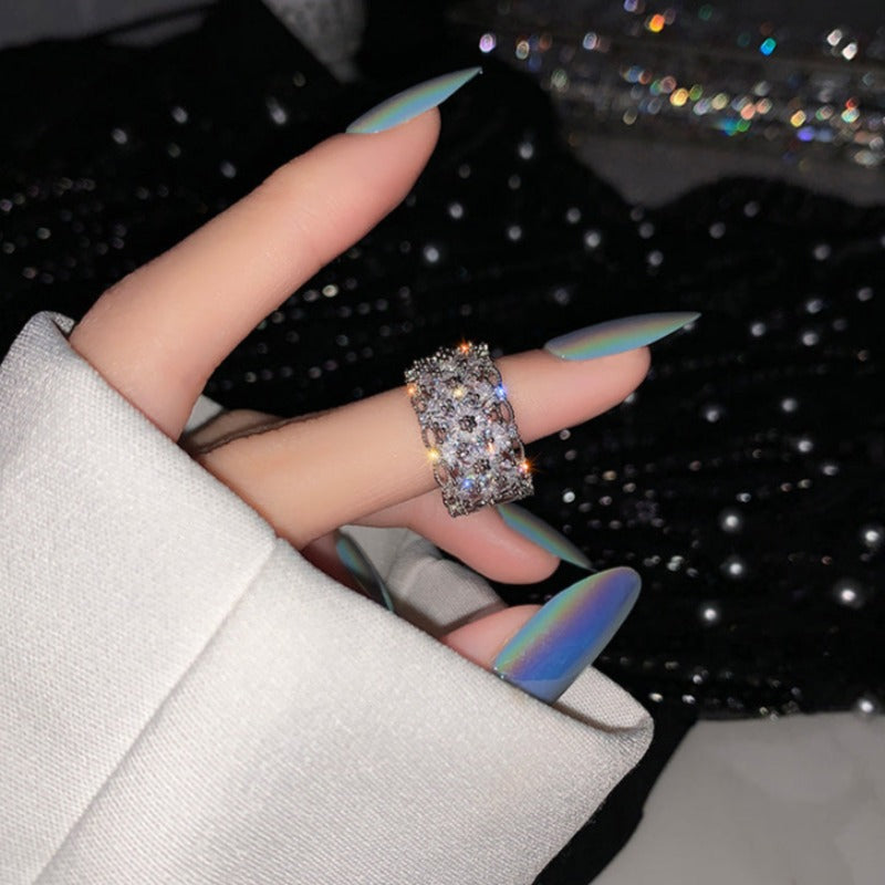 Women‘s Flower Zirconia Band Ring