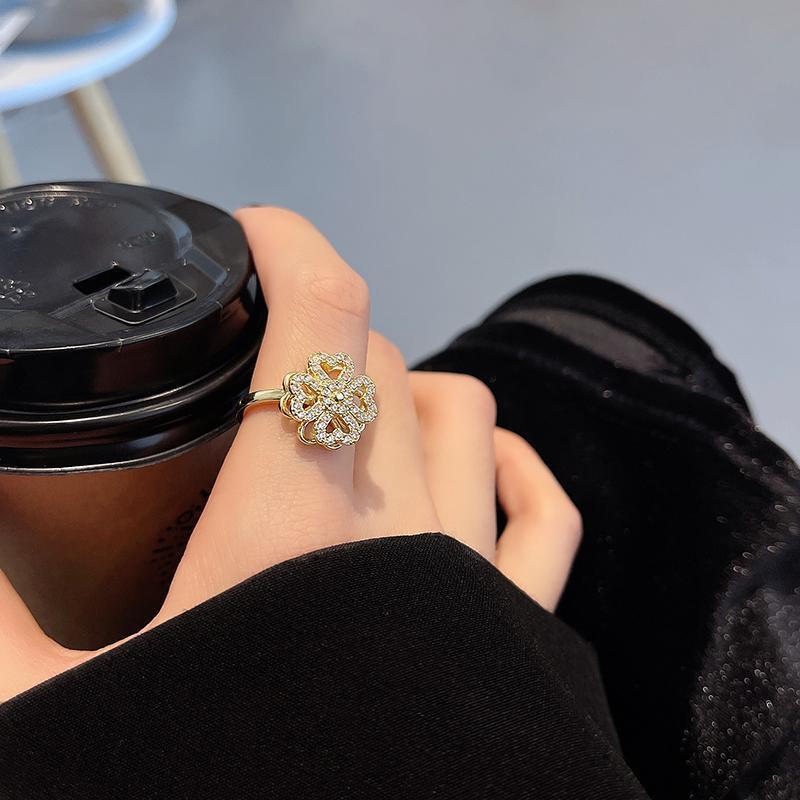 Four Leaf Clover Rotating Ring