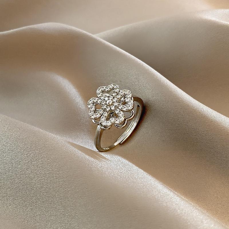 Four Leaf Clover Rotating Ring