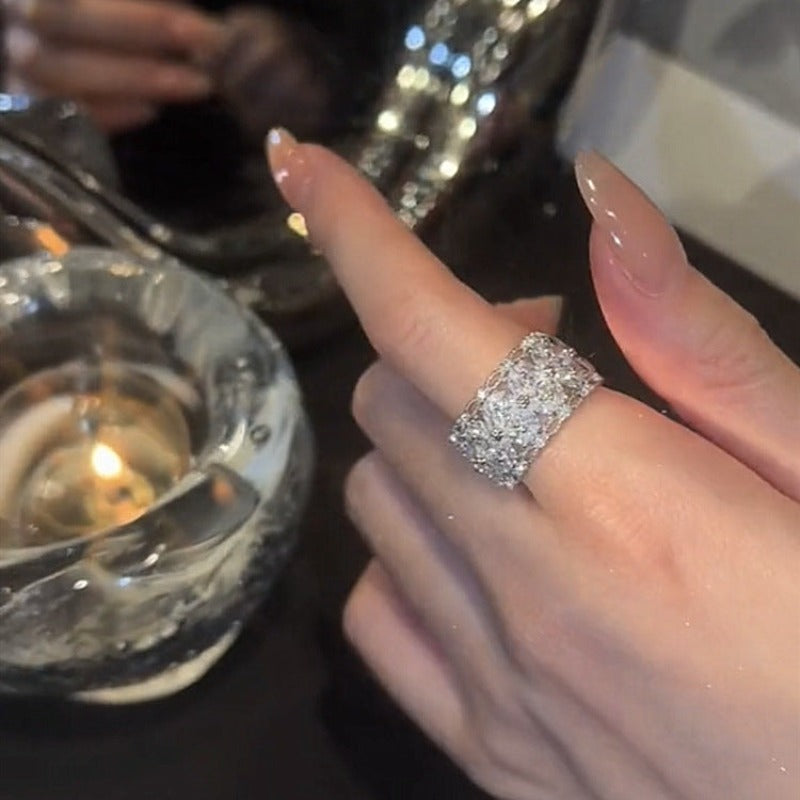 Women‘s Flower Zirconia Band Ring