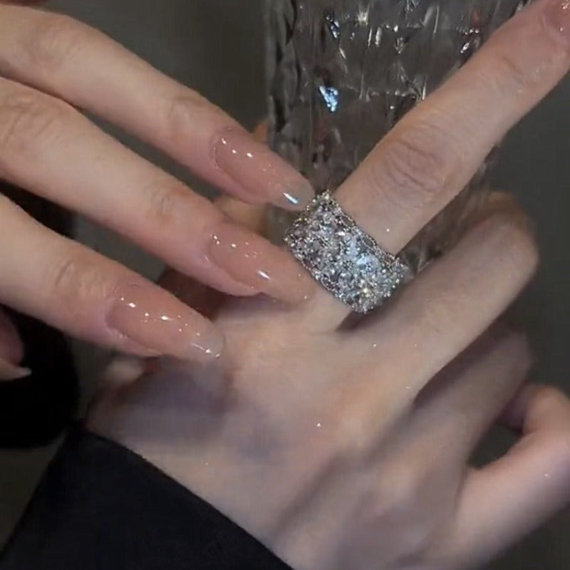 Women‘s Flower Zirconia Band Ring