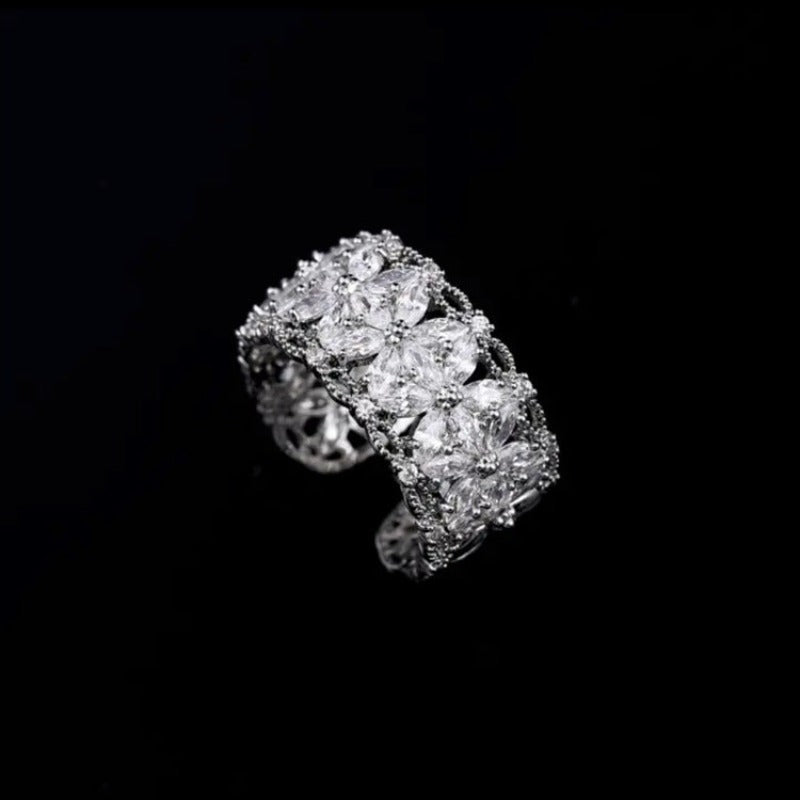 Women‘s Flower Zirconia Band Ring